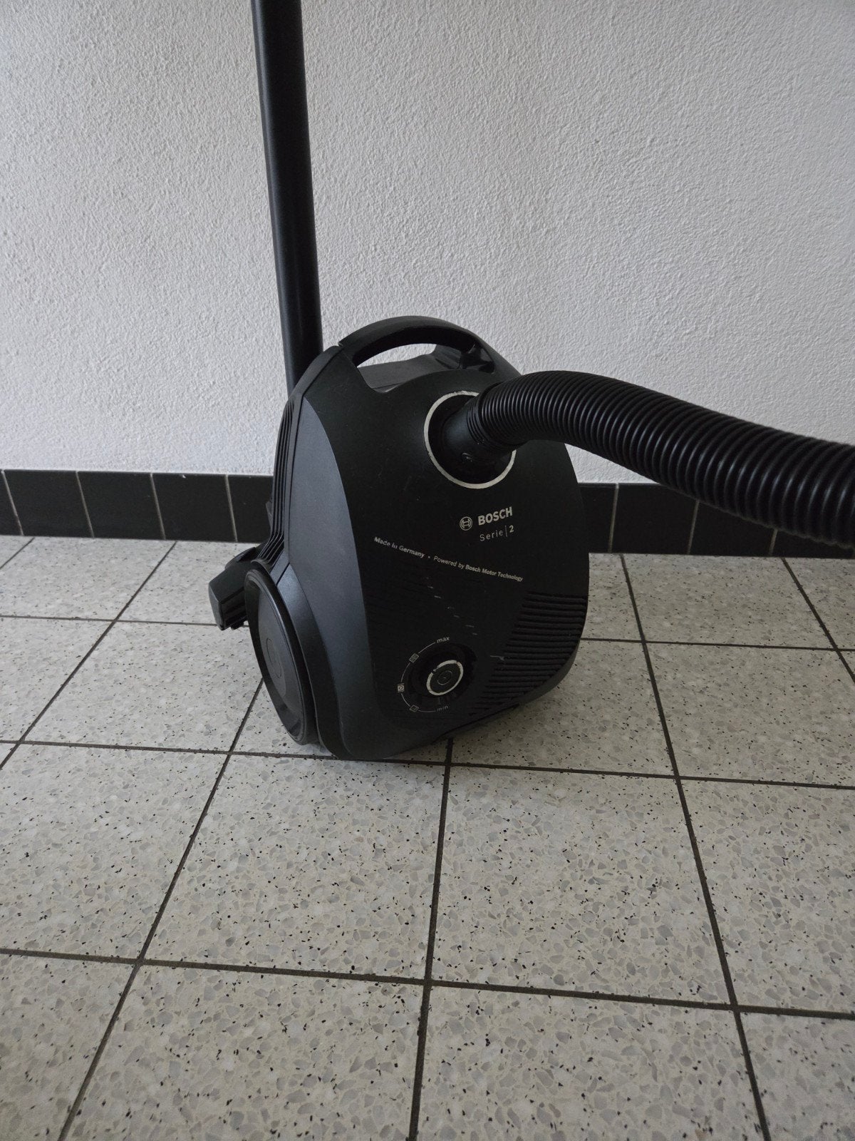 € 15,->> Kleine Bosch stofzuiger, Ophalen