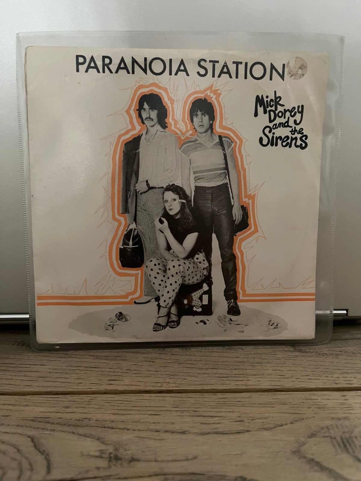 Mick Dorey and the Sirens - Paranoia Station (Debuut Single), Gebruikt, Originele persing, 7 inch, Ophalen of Verzenden