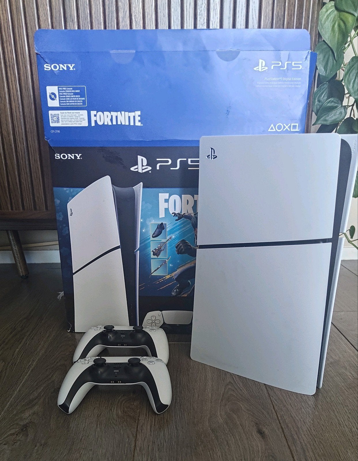 Playstation 5 - Digital Edition 825GB (2025) - 2 controllers, Ophalen of Verzenden, Zo goed als nieuw