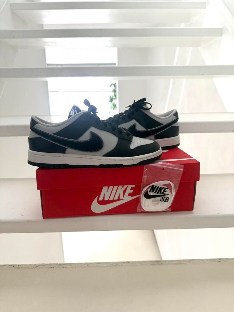 Nike Dunk Low Retro Chenille Swoosh Black Grey Fog Wolf, Kleding | Heren, Schoenen, Ophalen of Verzenden, Zo goed als nieuw, Zwart