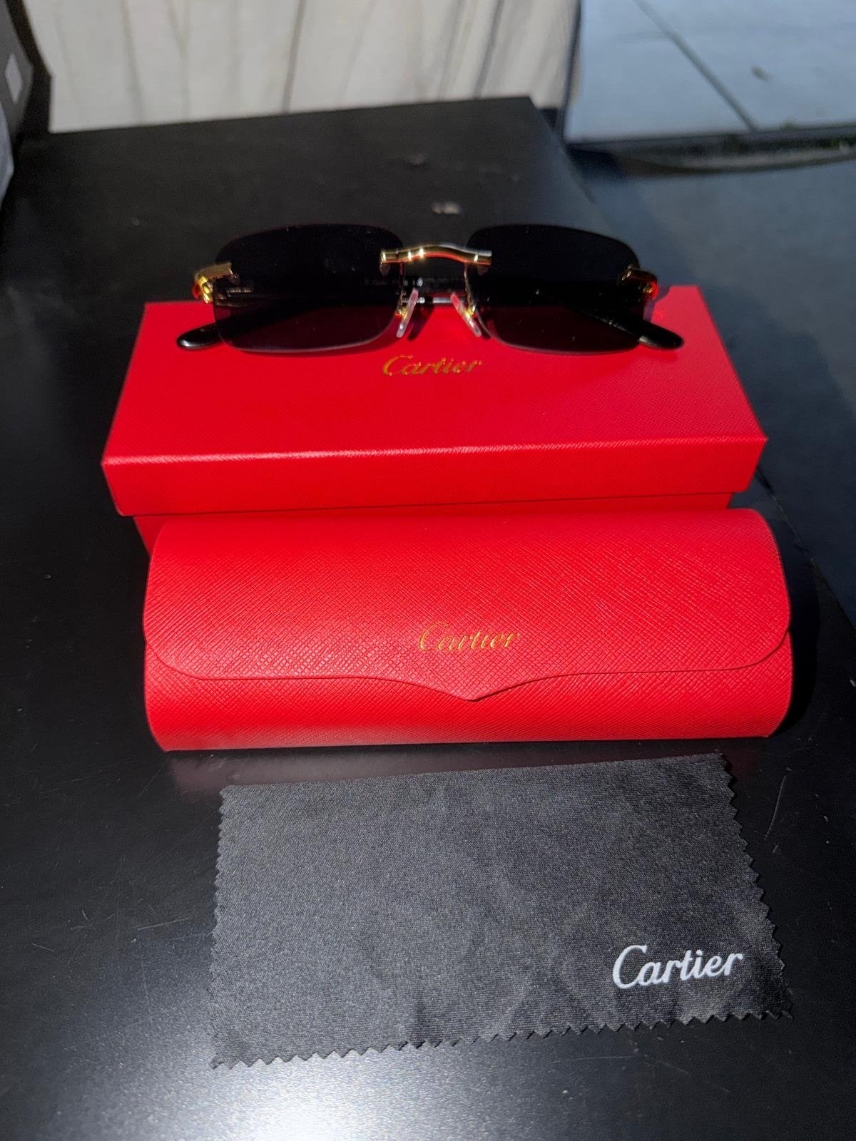 Cartier Zonnebril met Doosje en Poetsdoekje - nieuw, Overige merken, Zonnebril, Zwart, Ophalen of Verzenden