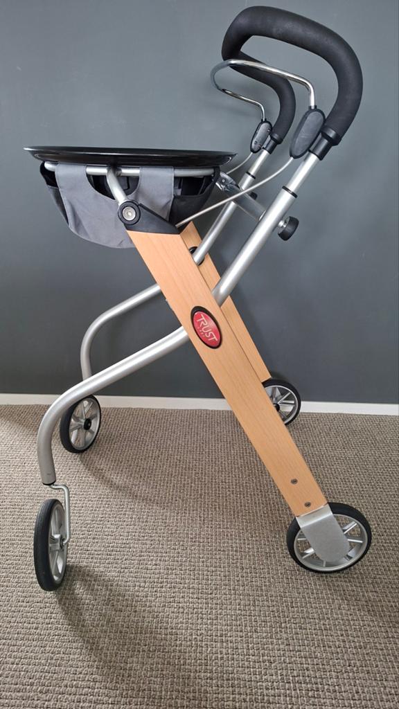 Trust Care rollator, Diversen, Rollators, Zo goed als nieuw, Lichtgewicht, Opvouwbaar, Ophalen