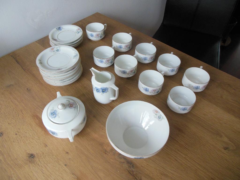 oud thee servies, pasen, viooltjes, Ophalen of Verzenden