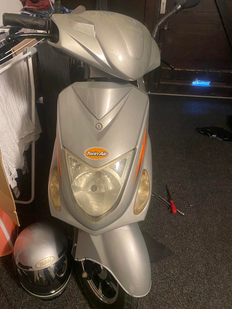 Opknap scooter of voor onderdelen!!, Fietsen en Brommers, Snorfietsen en Snorscooters, Ophalen of Verzenden, Gebruikt, Benzine