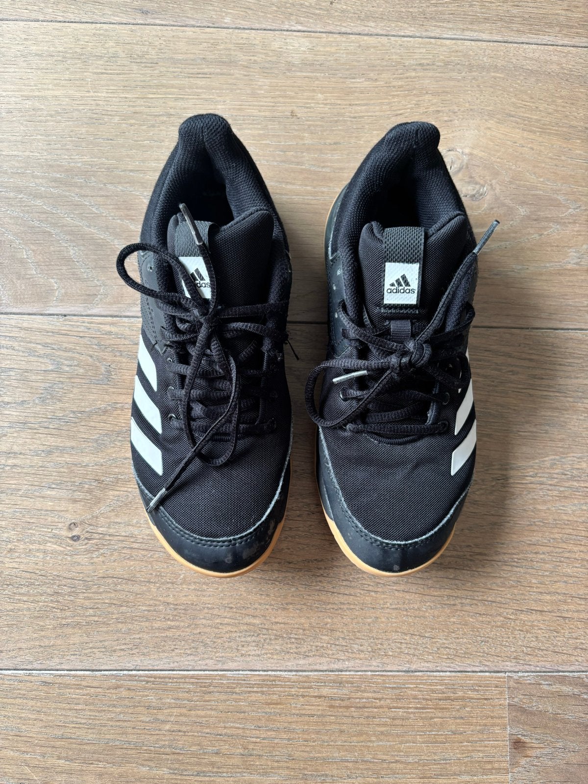 Adidas Sportschoenen zaal/binnensporten mt 37 2/3 (38), Ophalen of Verzenden, Zo goed als nieuw