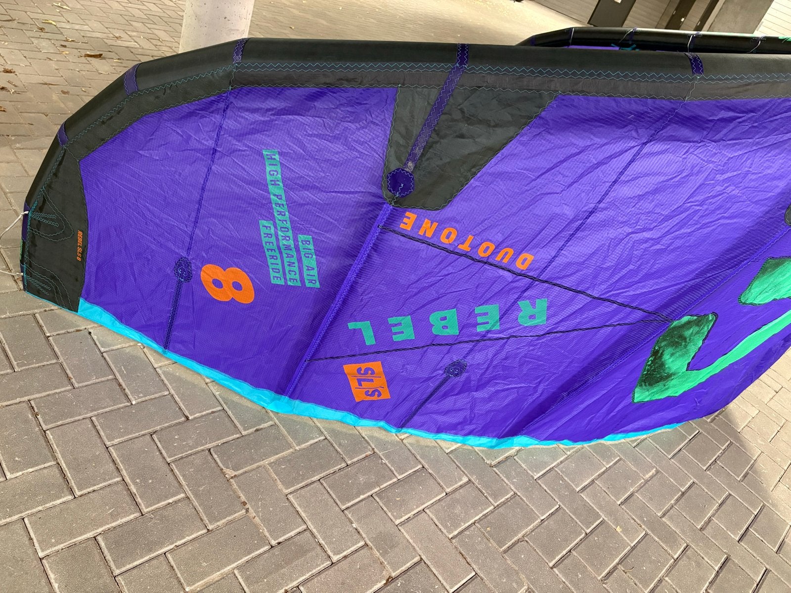 Duotone Rebel SLS 8m² Kite model 2026, 8 m², Geen board, Ophalen of Verzenden, Zo goed als nieuw