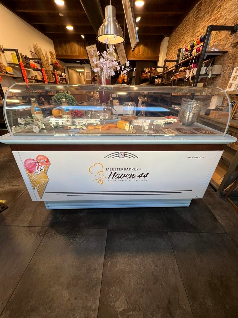 Mooie goed werkend ijsvitrine 13 baks met opslagruimte, Ophalen, Zo goed als nieuw