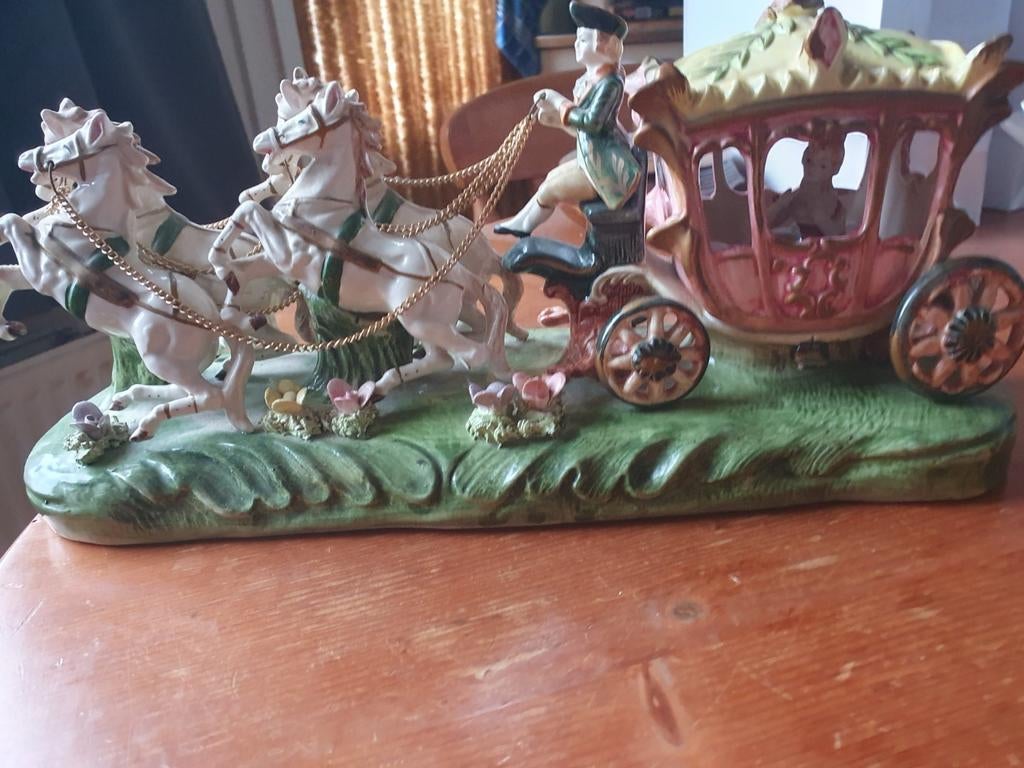 Vintage Porseleinen Koets met Paarden Beeldje, Verzamelen, Ophalen