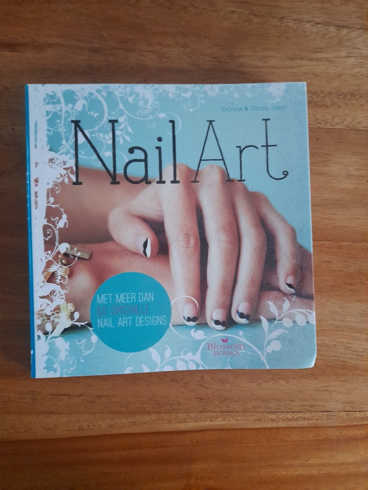 Nail Art Boek: Meer dan 80 originele designs, Boeken, Ophalen of Verzenden, Zo goed als nieuw, Overige onderwerpen, Doonne & Ginny Roe