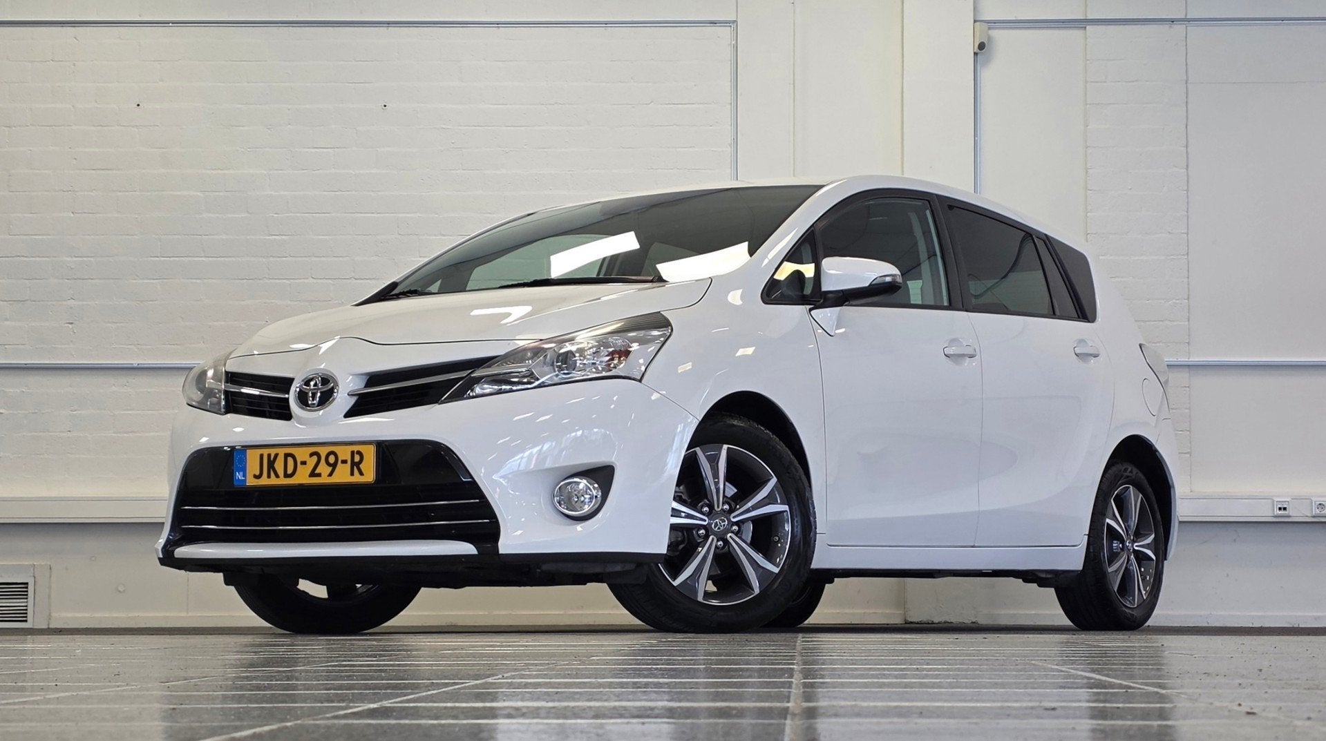Toyota Verso 1.8 VVT-i Aspiration 7p. Camera Navigatie Clima, Auto's, Toyota, Gebruikt, 4 cilinders, 7 stoelen, Wit