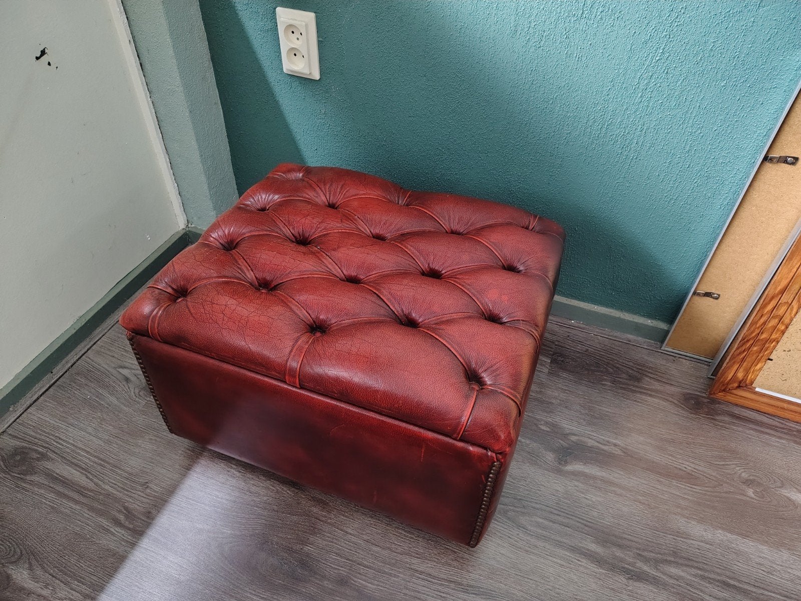 Chesterfield Hocker/Voetenbank met Opbergruimte, Huis en Inrichting, Ophalen, Gebruikt, Leer, 50 tot 75 cm