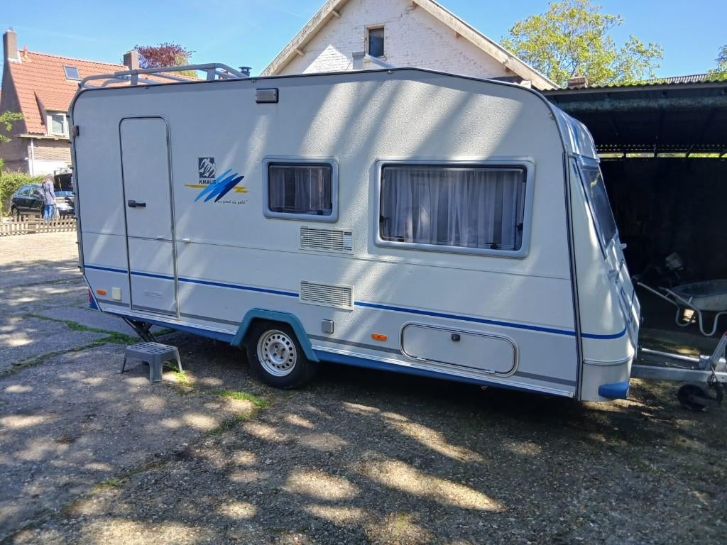 Knaus Sudwind 440 as good as gold met Vastbed, Vast bed, Bedrijf, Treinzit, 750 - 1000 kg
