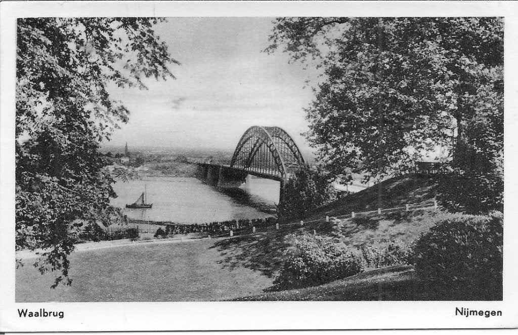 Oude ansichtkaart Waalbrug Nijmegen, Gelopen 1960, Verzamelen, Ansichtkaarten | Nederland, Ophalen of Verzenden, 1960 tot 1980