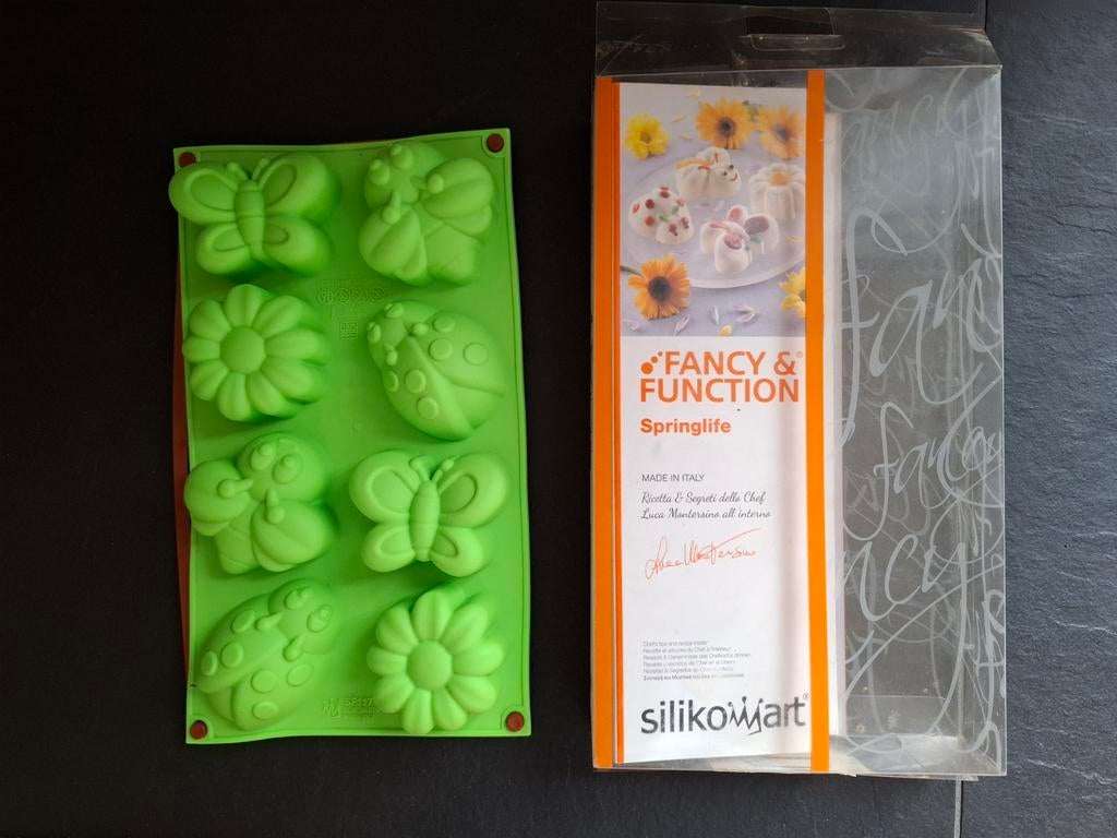 Siliconen bakvorm bloemen en beestjes  Silikomart, Ophalen of Verzenden, Zo goed als nieuw, Cupcakes, Bakvorm