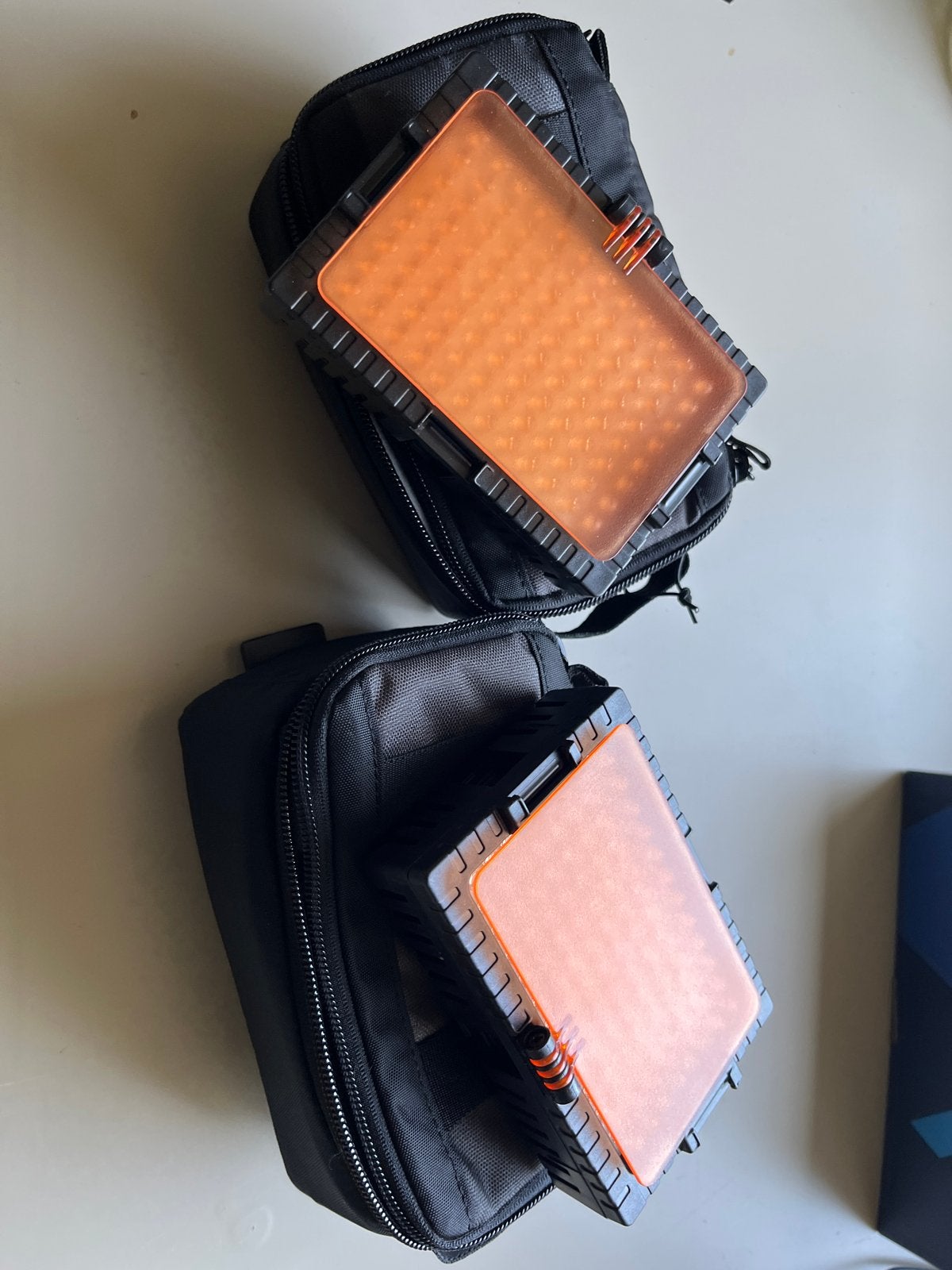 Falconeyes DV-96v LED Videolight (2 stuks), Ophalen of Verzenden, Zo goed als nieuw, Lamp of Flitsset
