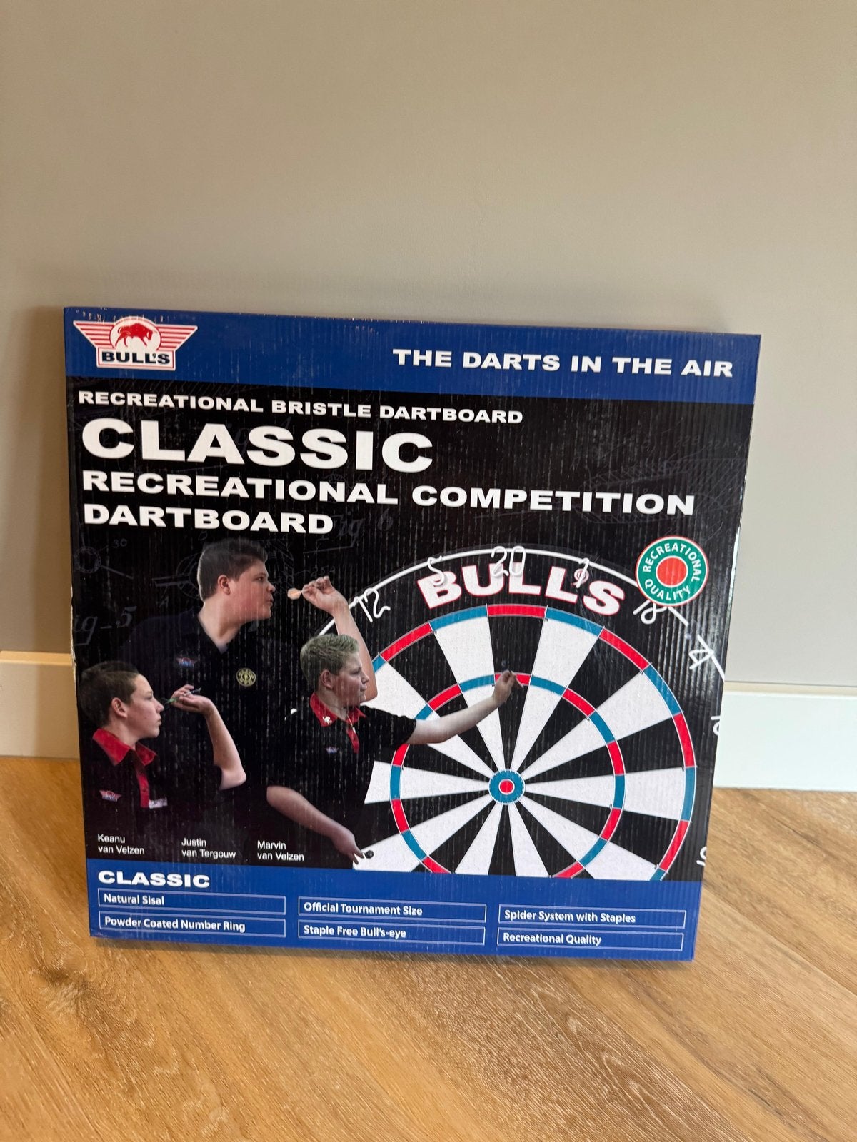 Bull's Classic Dartbord - Nieuw in doos, Ophalen of Verzenden, Nieuw, Dartbord