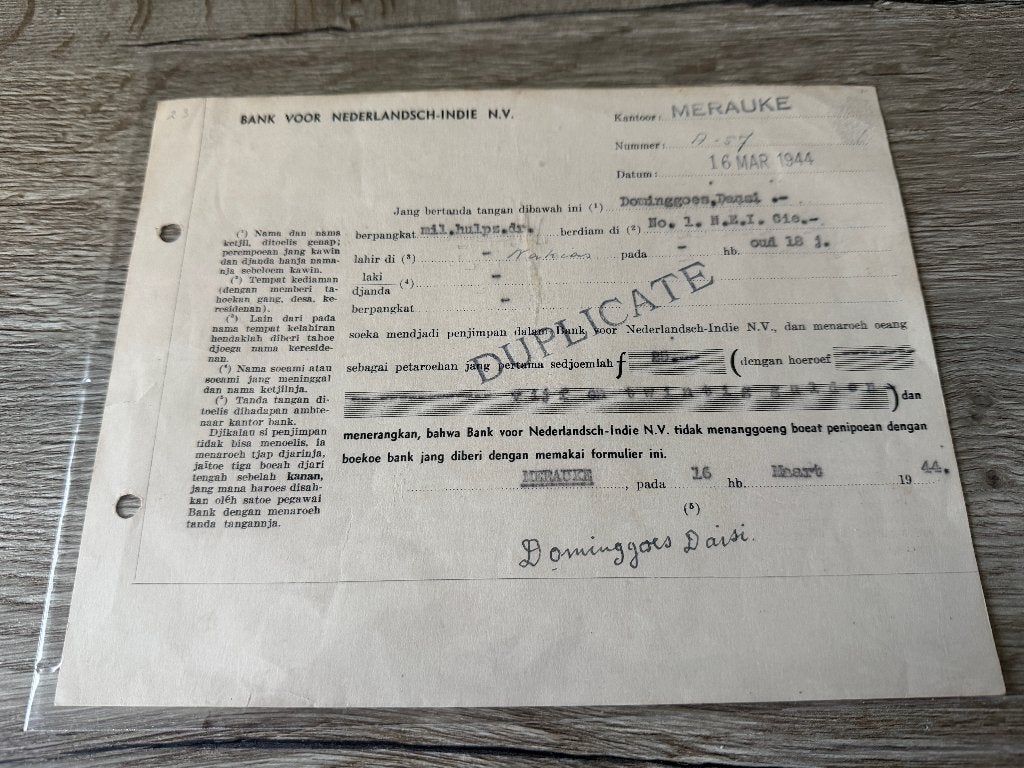 Storting van 25,00 Gulden door een soldaat van het KNIL in M, Ophalen of Verzenden, Landmacht, Azië, Overige typen