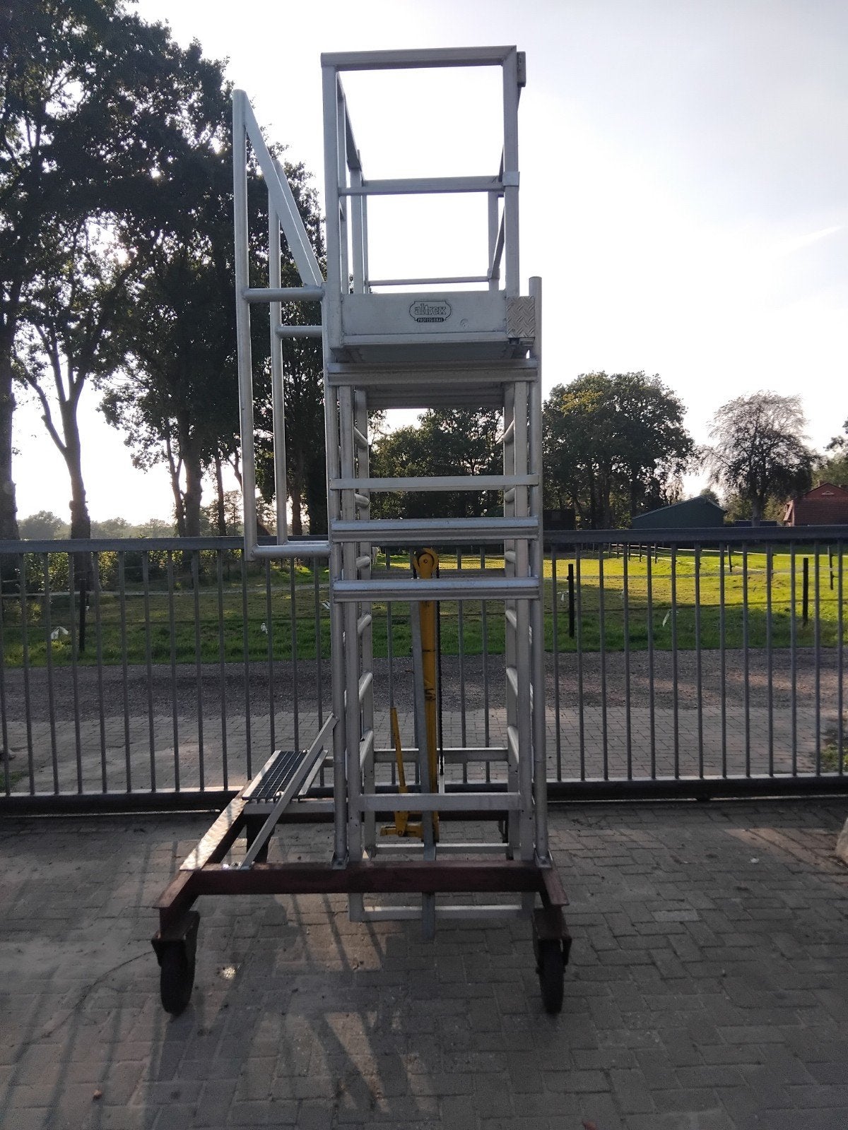 Altrex Hoogzit Stijger - Verrijdbaar manbakje, Doe-het-zelf en Verbouw, Ophalen, Rolsteiger of Kamersteiger, 2 tot 5 meter