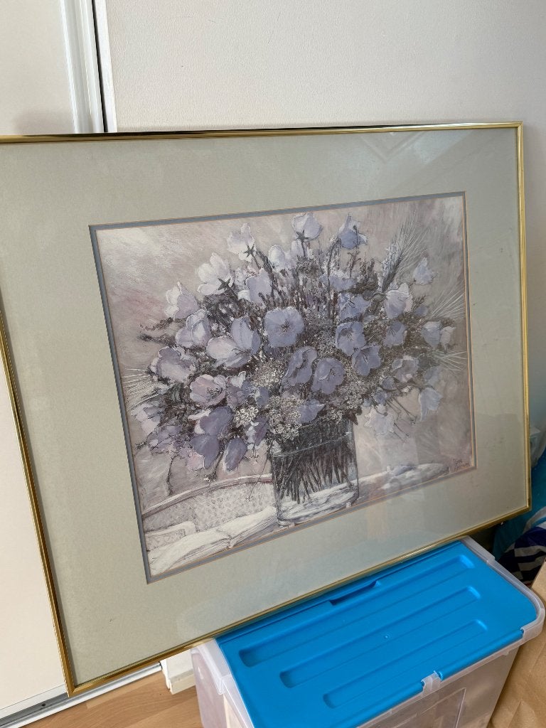 Bloemen Schilderij met messing lijst € 25,-, Ophalen, Achter glas, Bloemen