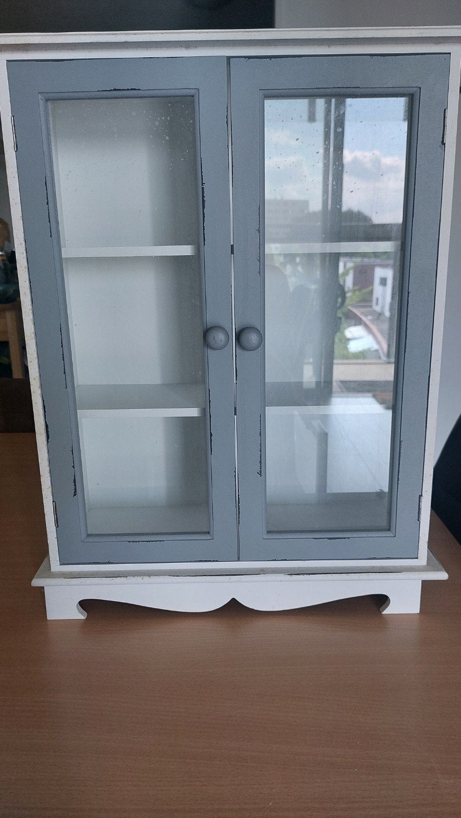 Leuk klein vitrinekastje met glazen deurtjes, Huis en Inrichting, Kasten | Vitrinekasten, Ophalen, Minder dan 50 cm, Glas, Klassiek