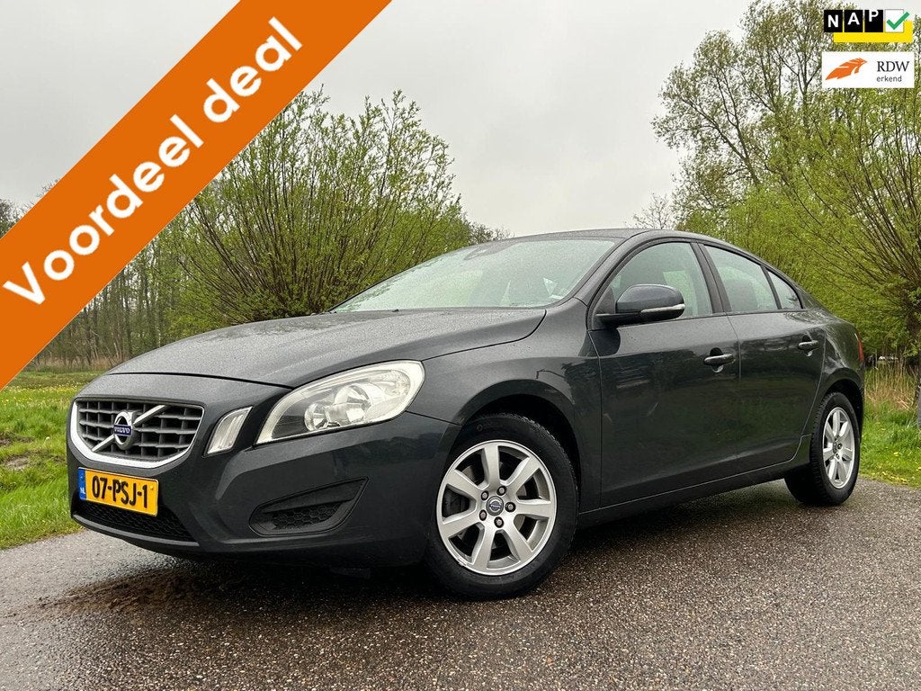 Volvo S60 1.6 T4 Kinetic Automaat / 2e Eigenaar / Navigatie, Auto's, Volvo, Stof, Gebruikt, Zwart, 4 cilinders