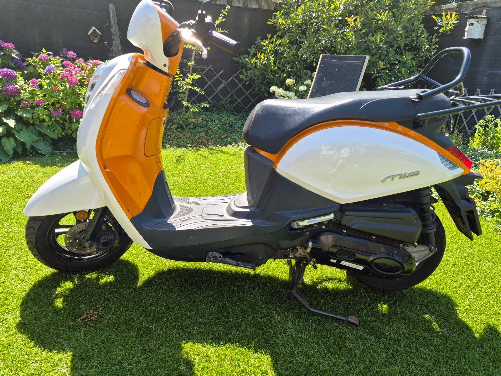 Sym Mio Scooter - Wit/Oranje - 16405 km, Fietsen en Brommers, Scooters | SYM, Ophalen, Gebruikt, Benzine, Mio