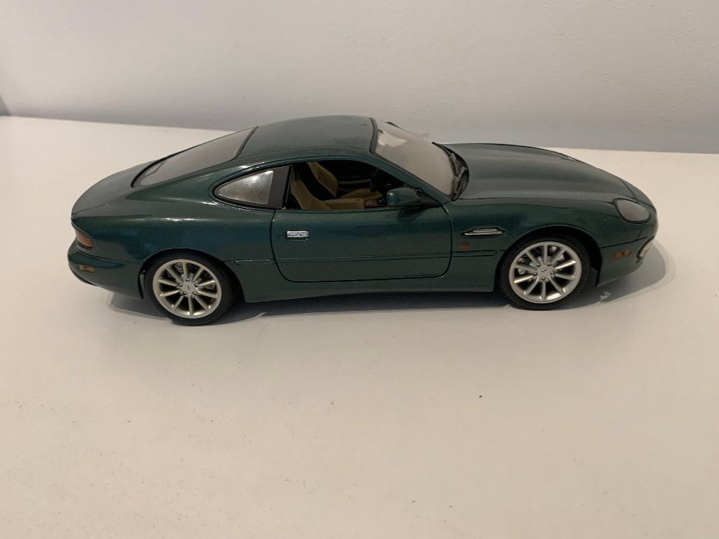 model auto aston martin 1\18, Ophalen of Verzenden, Zo goed als nieuw, Auto, Overige merken