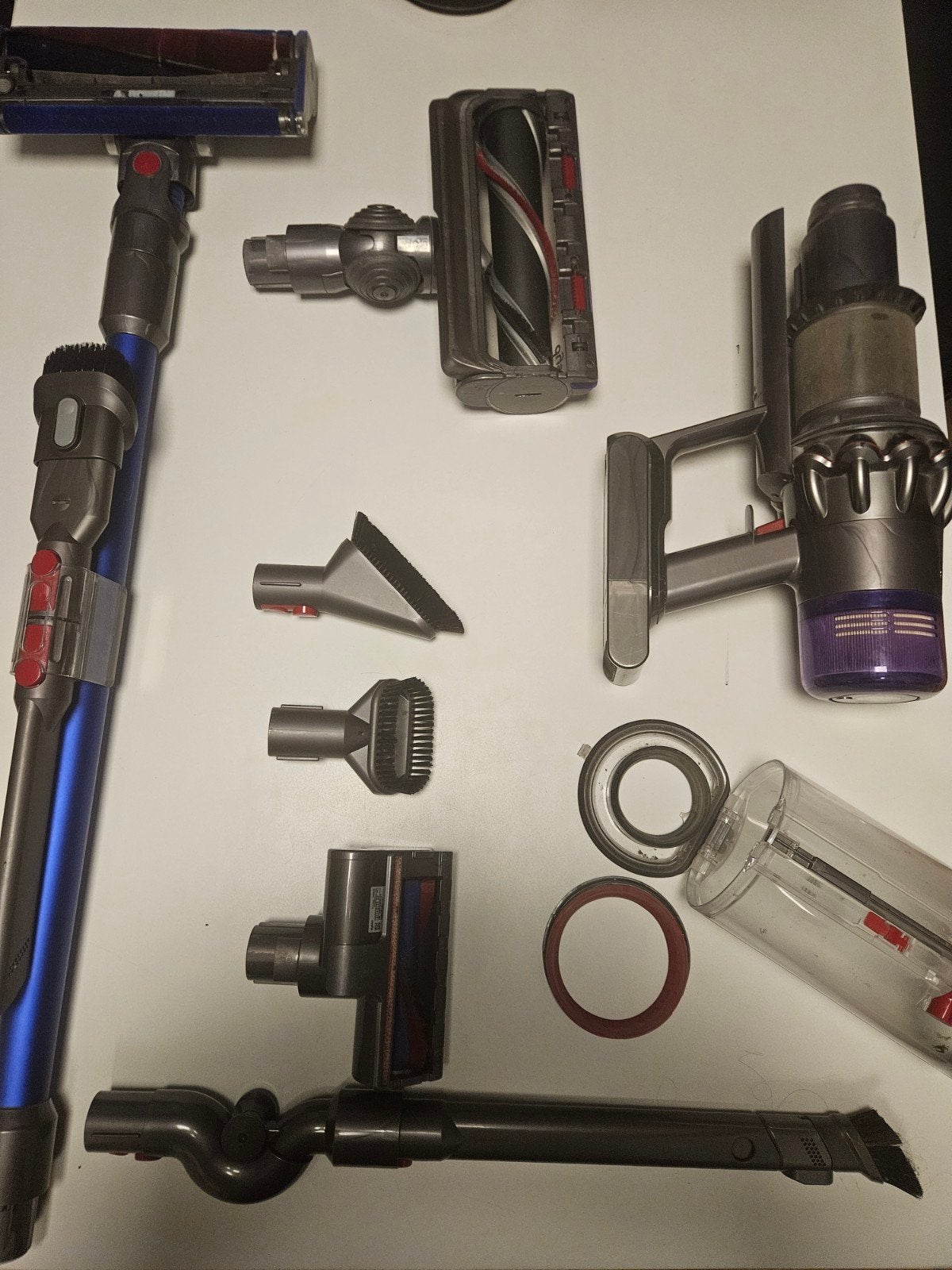 Dyson V11 Steelstofzuiger met accessoires te koop, Witgoed en Apparatuur, Stofzuigers, Gebruikt, Geschikt voor tapijt, Ophalen of Verzenden