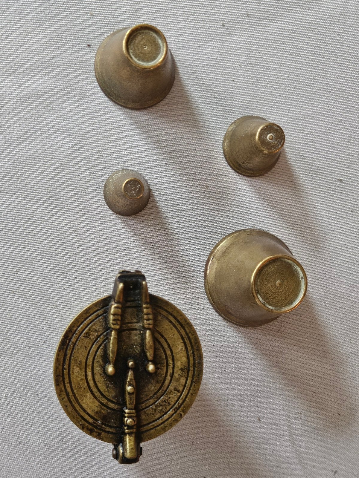 Antieke messing gewichten set met doosje, Ophalen