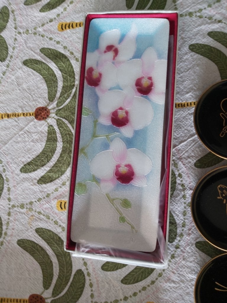 Japans Shippoyaki Penbordje - Vlinderorchidee, Porselein of Keramiek, Schaal, Rond, Nieuw