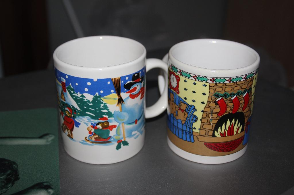kerstmokken 2x, Ophalen of Verzenden, Zo goed als nieuw, Overige stijlen, Kop(pen) en/of Schotel(s)