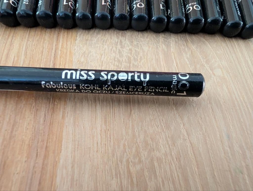 22 Nieuwe oogpotloden Miss Sporty 001 Zwart, Ogen, Zwart, Nieuw, Ophalen of Verzenden