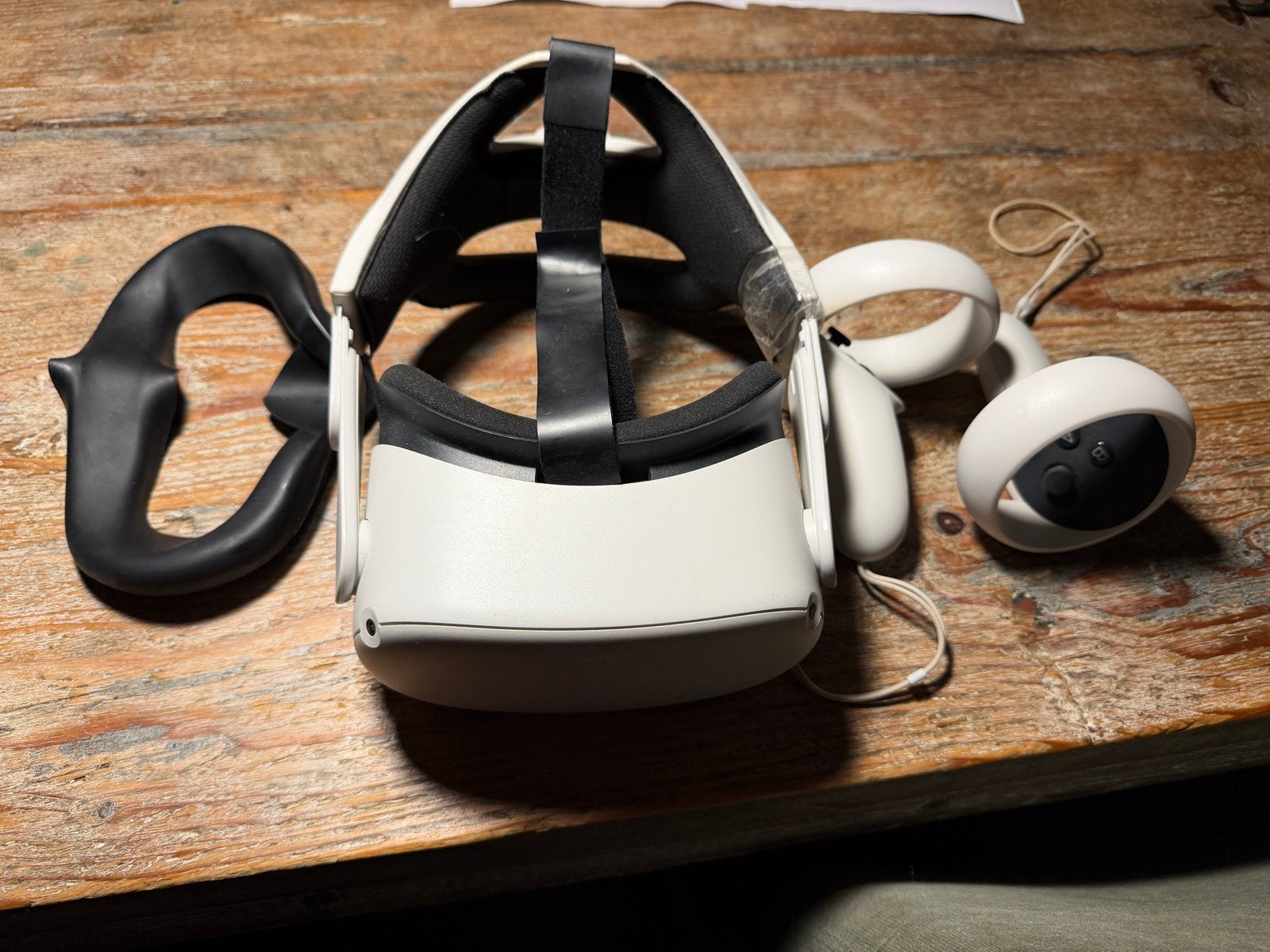 Meta Quest 2 VR-headset met controllers en accessoires, Verzenden, Zo goed als nieuw, VR-bril, Overige platformen