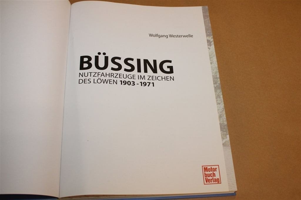 Büssing Nutzfahrzeuge 1903-1971 — Vrachtwagens & Bussen, Ophalen of Verzenden, Zo goed als nieuw, Tractor en Landbouw