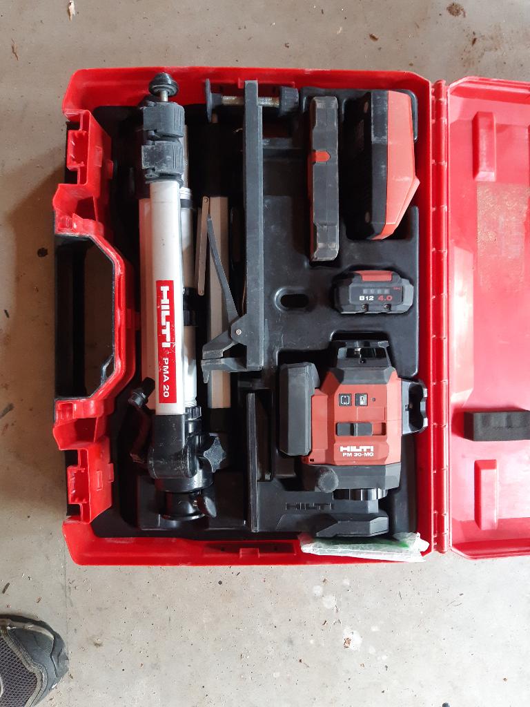 Laser HILTI pm 30, Doe-het-zelf en Verbouw, Meetapparatuur, Ophalen, Zo goed als nieuw, Afstand