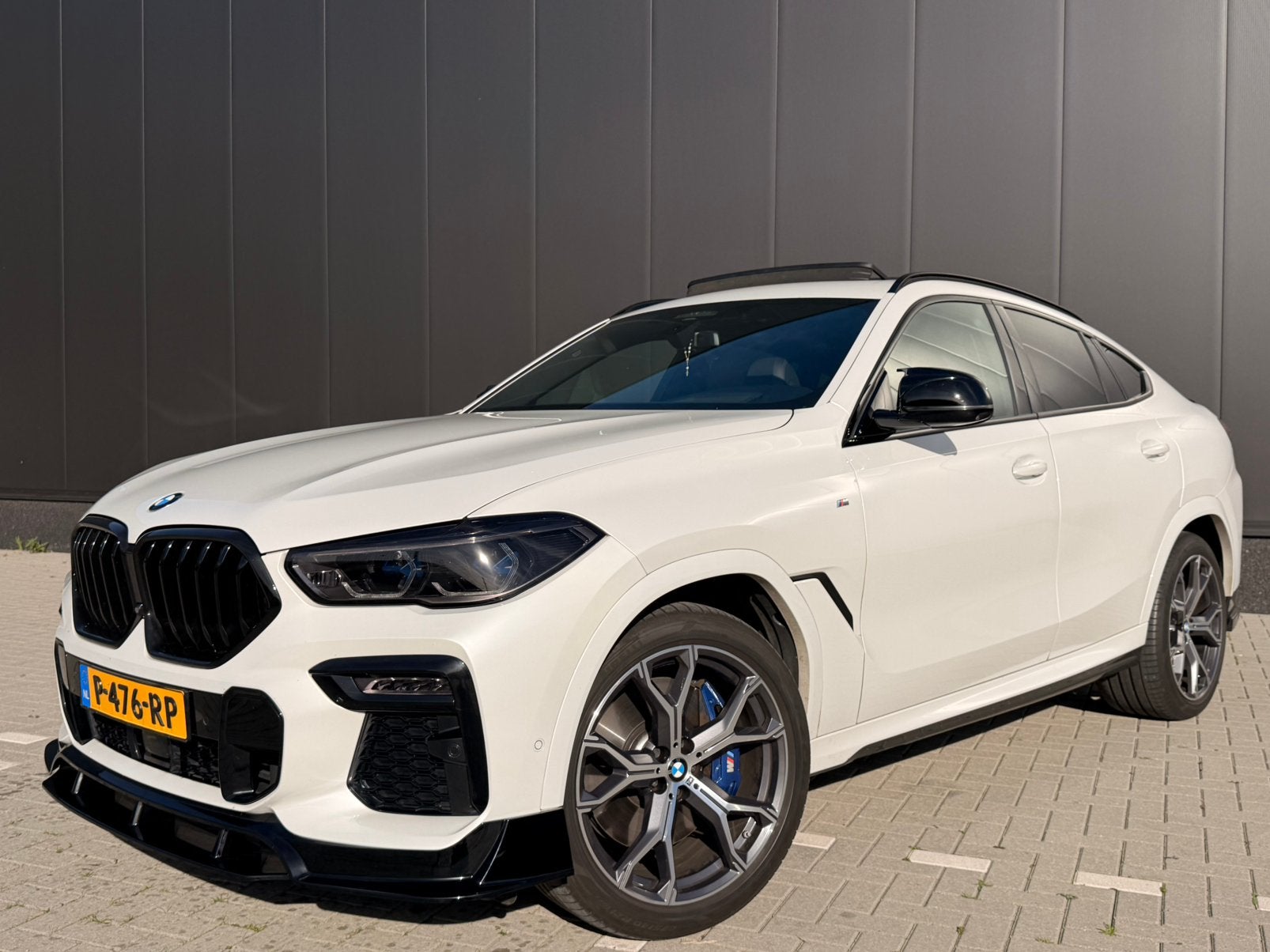 BMW X6 G06 | Xdrive40d | M-sport | pano | BOMVOL, Zwart, 2993 cc, Wit, 2190 kg