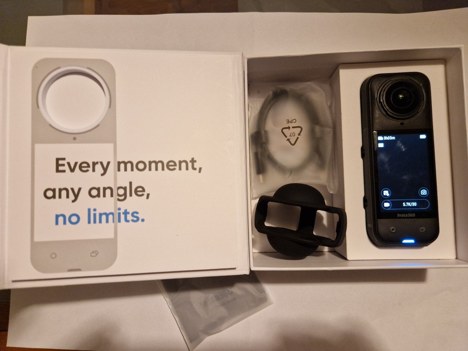 Insta360 X5 met 128GB SDkaart, Stick, Ultra Battery en frame, Ophalen, Zo goed als nieuw