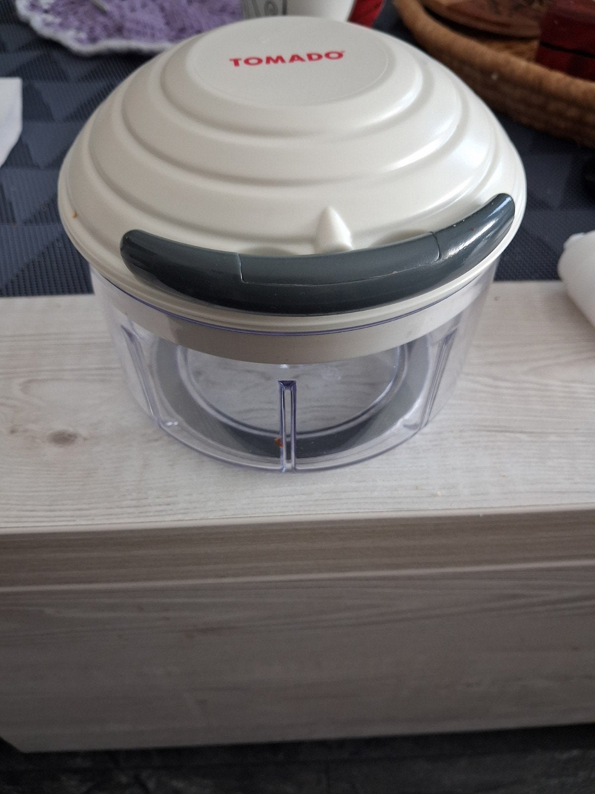 Tomado Handmatige Hakmolen - NIEUW 10 EURO, Nieuw, Ophalen of Verzenden, Vaatwasserbestendig, Minder dan 1 liter