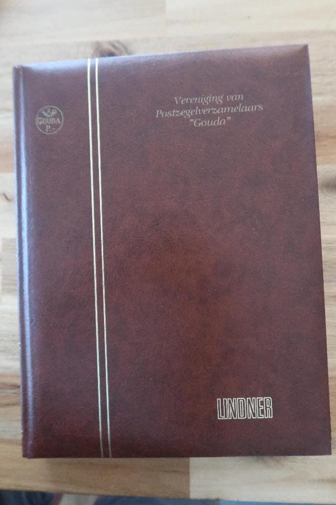 Lindner stokboek 32 zwarte bladen Vereniging Gouda als nieuw, Postzegels en Munten, Postzegels | Toebehoren, Ophalen of Verzenden