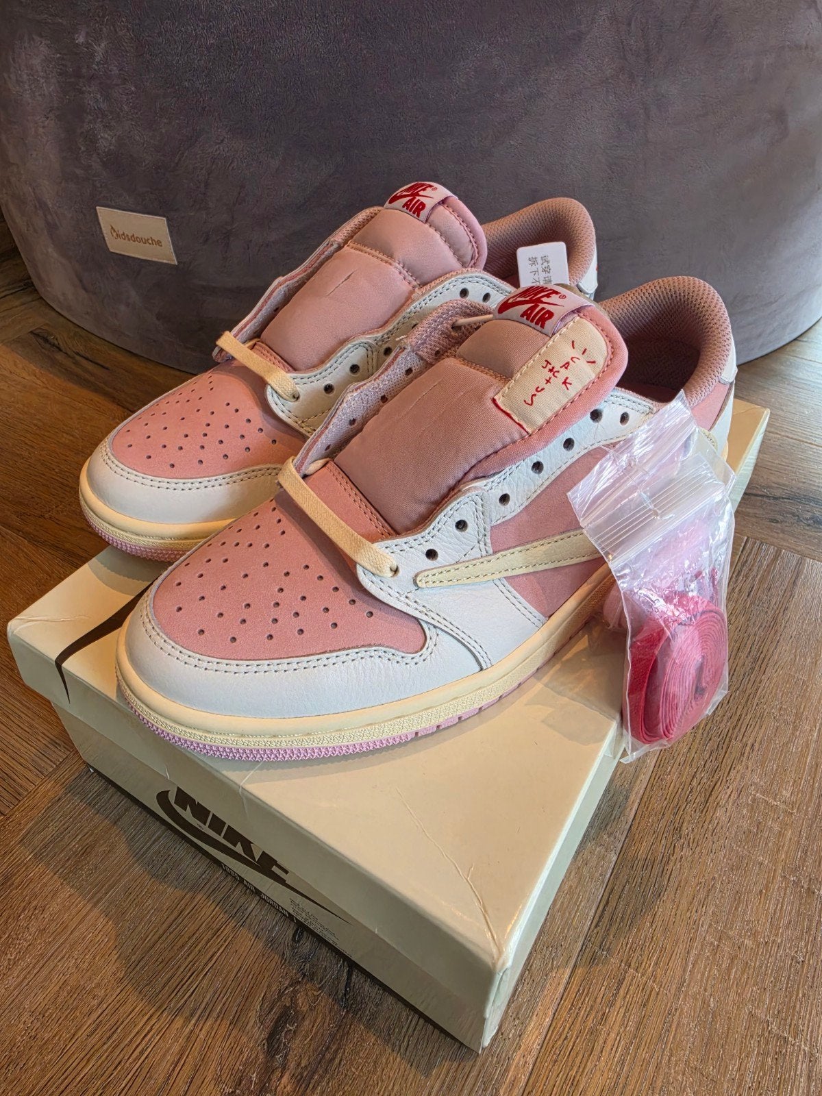 Air Jordan 1 Travis Scott Shy Pink Maat 39, Ophalen of Verzenden, Nieuw, Roze, Sneakers of Gympen