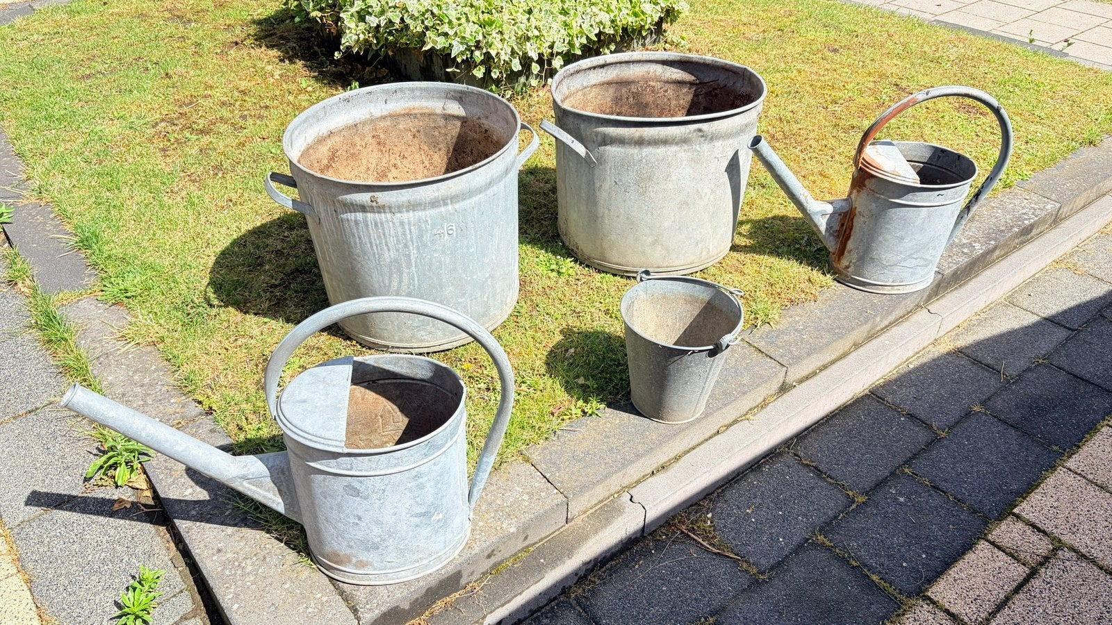 Diverse zinken emmers en gieters - Vintage tuindecoratie, Ophalen, Gebruikt