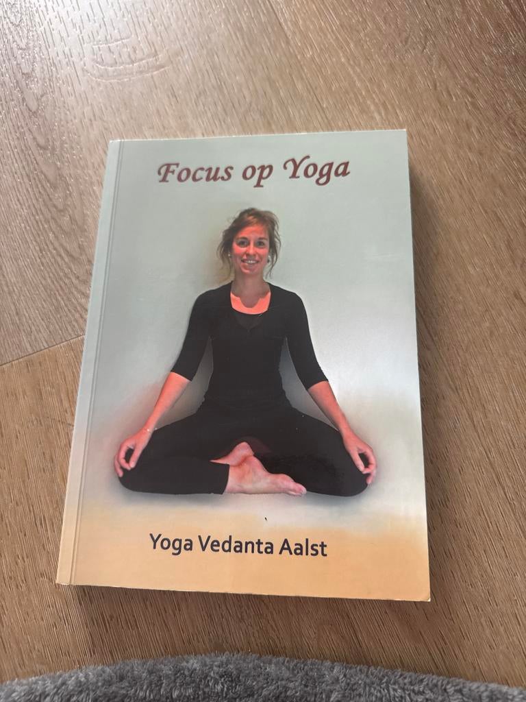 Focus op Yoga - Yoga Vedanta Aalst, Boeken, Ophalen of Verzenden, Zo goed als nieuw, Meditatie of Yoga, Instructieboek