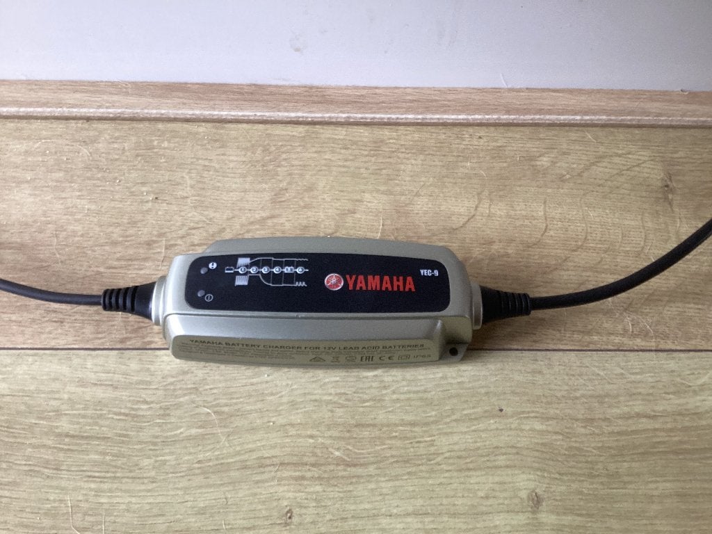 Yamaha originele acculader., Ophalen of Verzenden