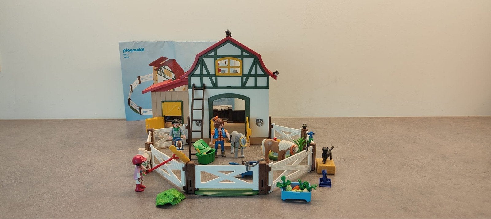 Playmobil Paardenstal met veel accessoires, Ophalen, Gebouw, Complete set, Zo goed als nieuw
