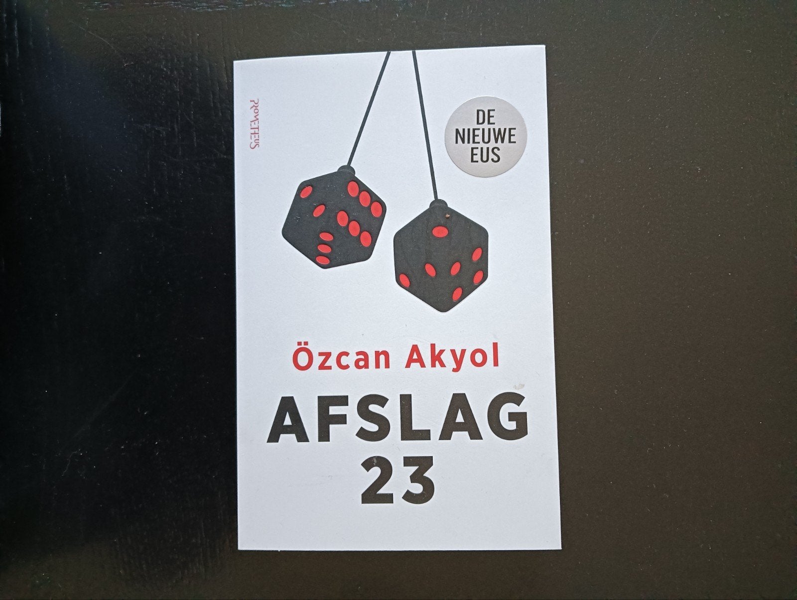 Afslag 23 - Özcan Akyol (De Nieuwe Eus), Ophalen of Verzenden, Zo goed als nieuw, Özcan Akyol, Nederland