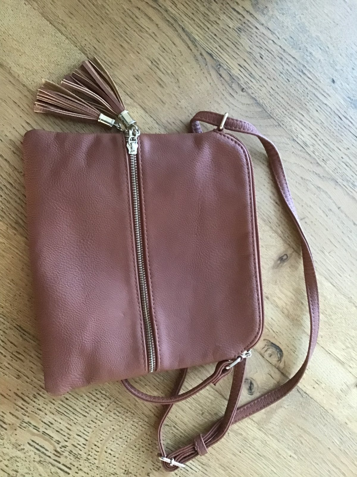 Nieuw Schoudertasje 24 cm breed/ 26 hoog, Ophalen of Verzenden, Zo goed als nieuw, Schoudertasje