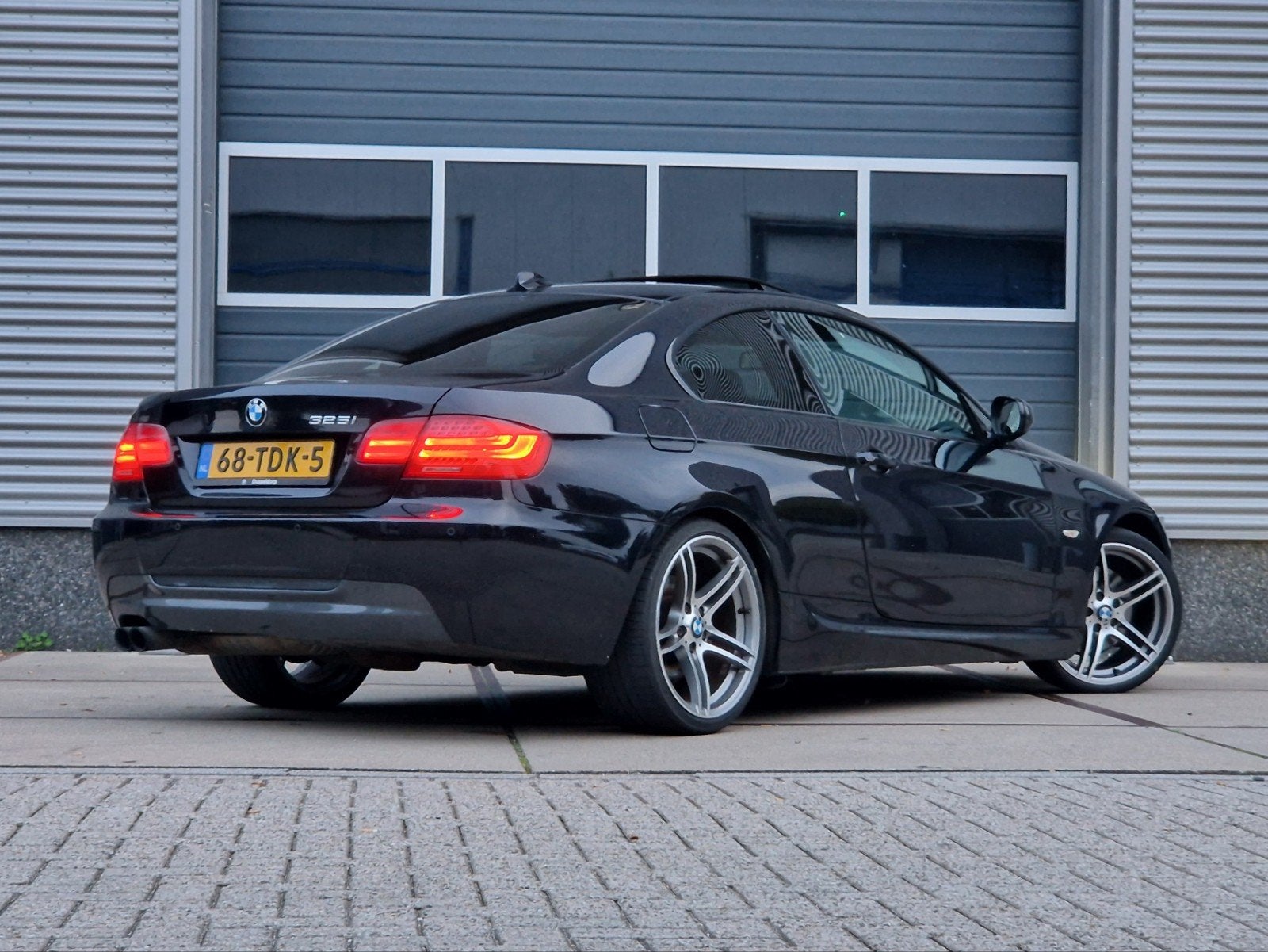 BMW 325i M-SPORT | NL AUTO | DAK | HIFI | 19" |AZURITSCHWARZ, Auto's, Achterwielaandrijving, 4 stoelen, Alcantara, 75 €/maand