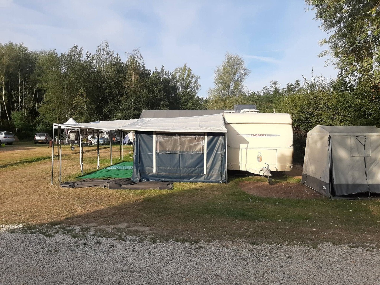 Tabbert Comtesse 2001 met dak airco en seizoensplek, Caravans en Kamperen, Caravans, Rondzit, Tabbert, Frans bed, Bedrijf