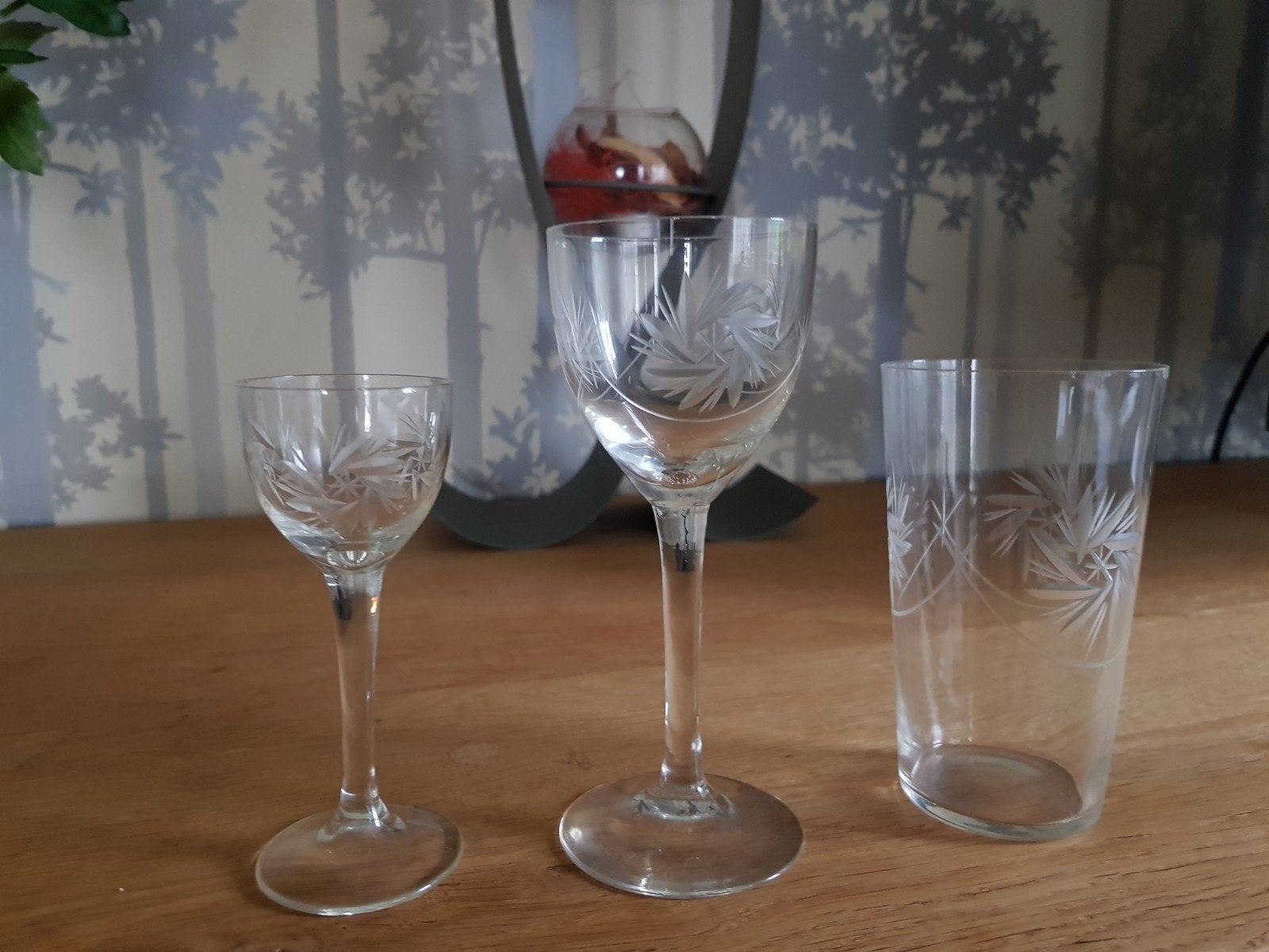 Set van 22 gegraveerde glazen - wijnglas, borrelglas, tumble, Antiek en Kunst, Ophalen