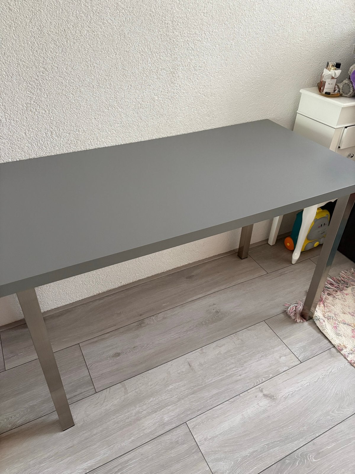 Grijze bureau met metalen poten, Huis en Inrichting, Ophalen, Gebruikt